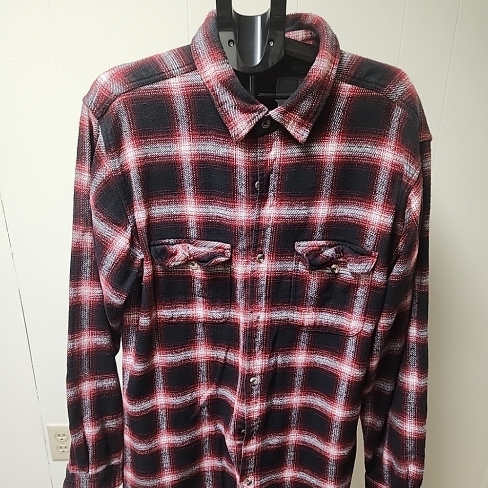 Field & Stream Red and Black Plaid Button-Up Shirt